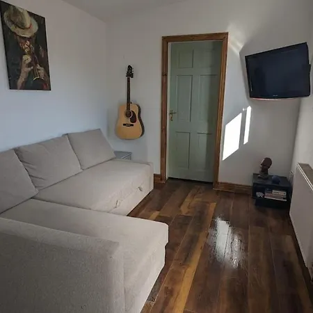 Tiny For Rent - South Facing - Close To روسلير